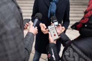 TRAINING HANDLING THE MEDIA PUBLIC SPEAKING