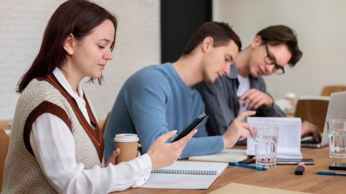 classmates-using-smartphone-group-study_23-2149211107 TRAINING PENYUSUNAN ALAT TES