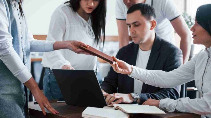 PELATIHAN AI UNTUK DIGITAL KNOWLEDGE MANAGEMENT: CARA MEMPERCEPAT BERBAGI PENGETAHUAN ORGANISASI