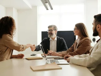 PELATIHAN HUBUNGAN INDUSTRIAL DAN PELAYANAN