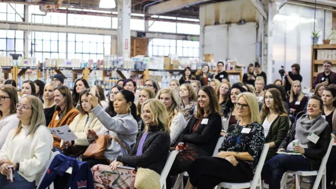 PELATIHAN ADVANCED PUBLIC SPEAKING & PRESENTATION FOR CORPORATE COMMUNICATION